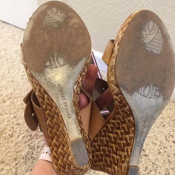 Audrey Brooke, Camel Leather Wedge Sandals, Sz 8.5 - Picture 6 of 6